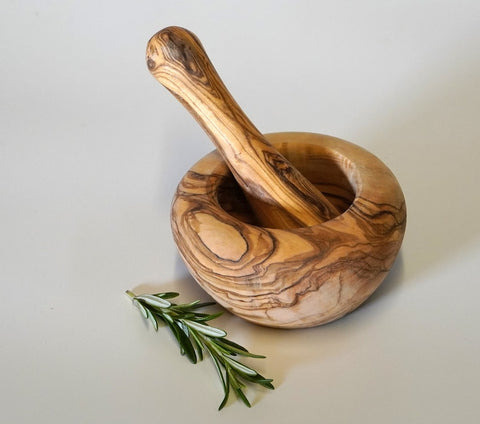 olive Wood Mortar and Pestle in Olive Wood, Smooth Structure, Grain/Natural - tablelegssite.com